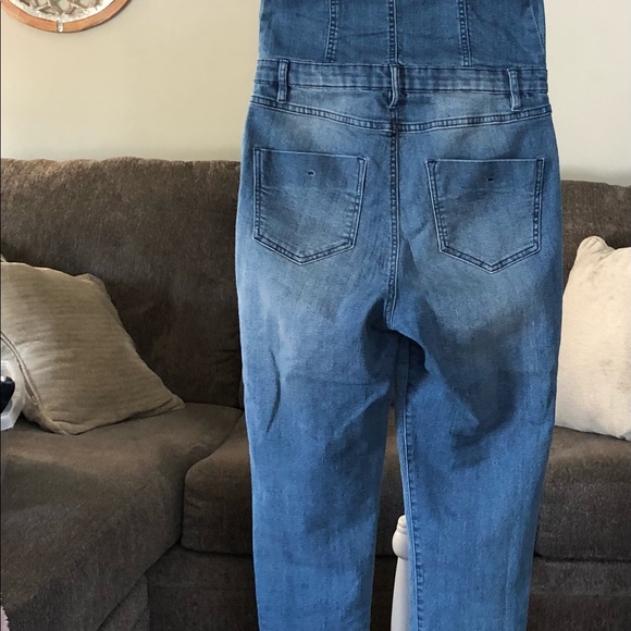 Venus zip up jumper. Ties at the neck. Super stretchy! Super sexy - Picture 3 of 5